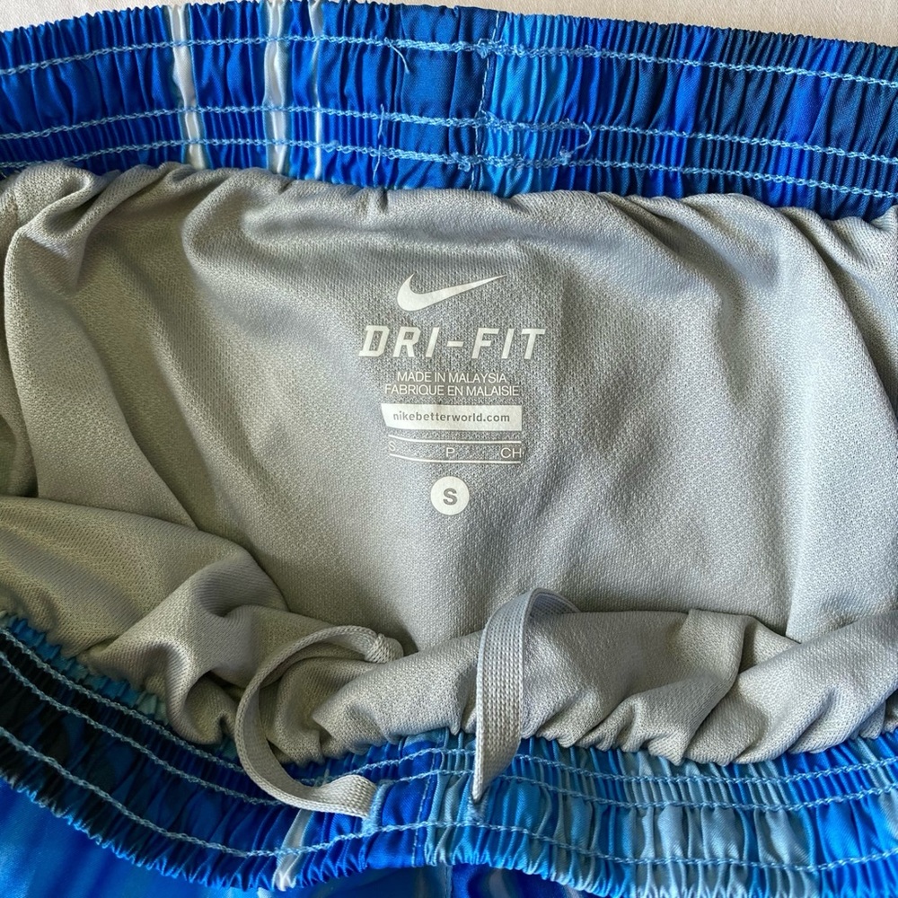 Nike Dri-Fit Women Shorts Size Small - Picture 3 of 4